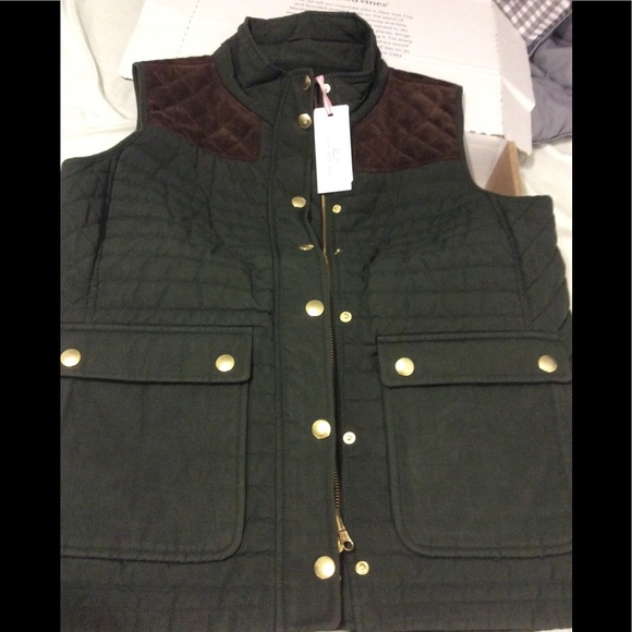 Vineyard Vines hunter vest Rare in olive - Picture 4 of 8